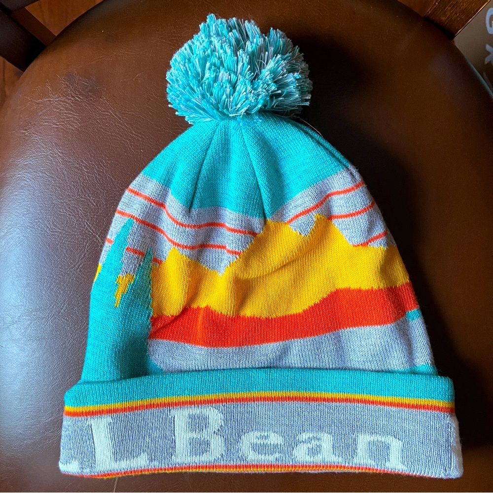 ❄️🩵GORGEOUS🧡❄️ LL Bean Mount Katahdin Graphic Pom Winter Hat no longer in stock!